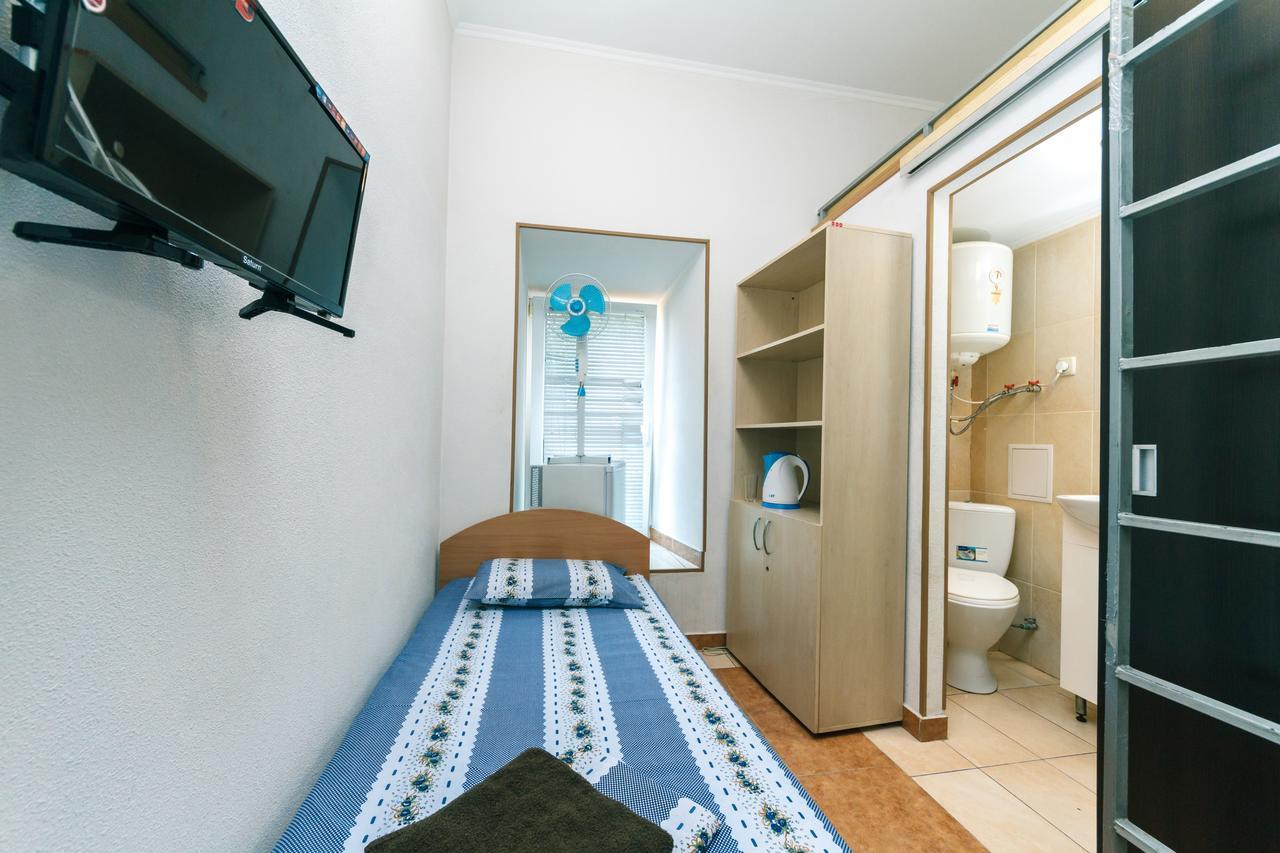 Small Room Near Independence Square 키예프 외부 사진