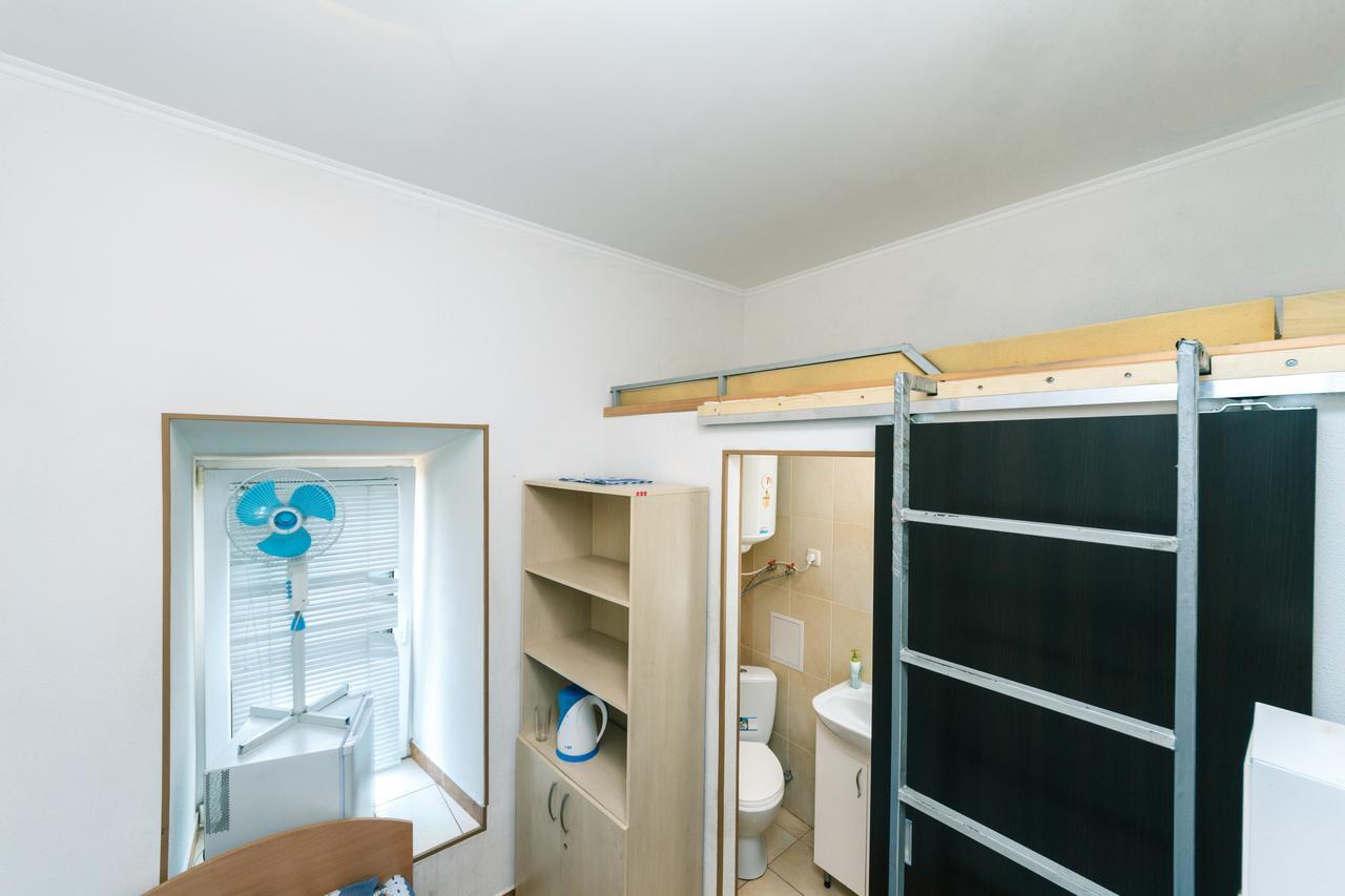 Small Room Near Independence Square 키예프 외부 사진